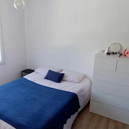 Апартаменты Bright, Large Balcony, Free Parking