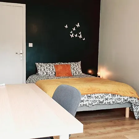 Bright, Large Balcony, Free Parking Апартаменты