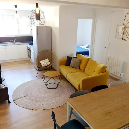 Appartement Bright, Large Balcony, Free Parking *