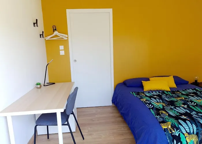 Bright, Large Balcony, Free Parking *