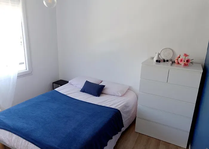 Апартаменты Bright, Large Balcony, Free Parking