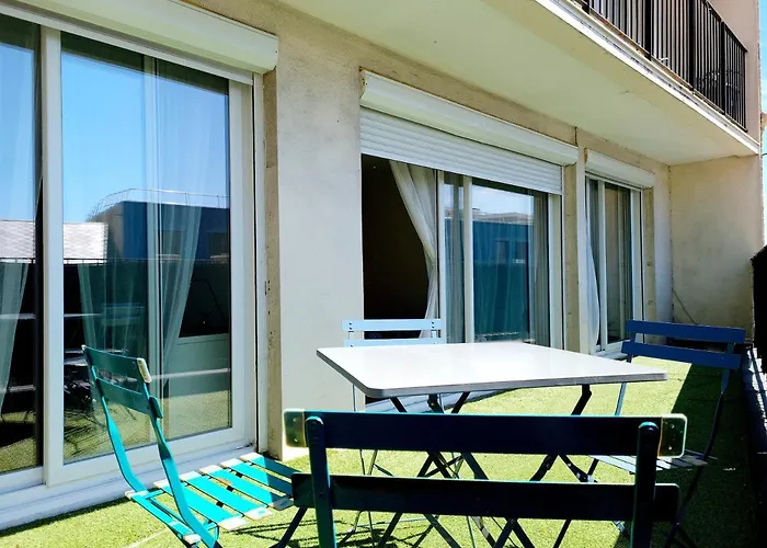 Апартаменты Bright, Large Balcony, Free Parking *