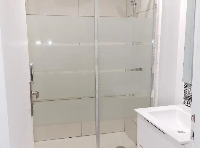 Bright, Large Balcony, Free Parking Апартаменты *